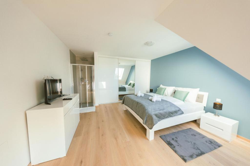 New Design Penthouse And Viena