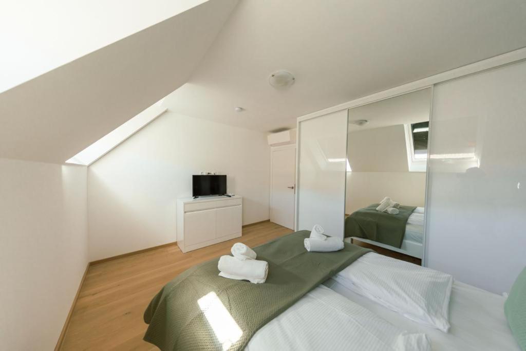 New Design Penthouse And Apartamento Viena